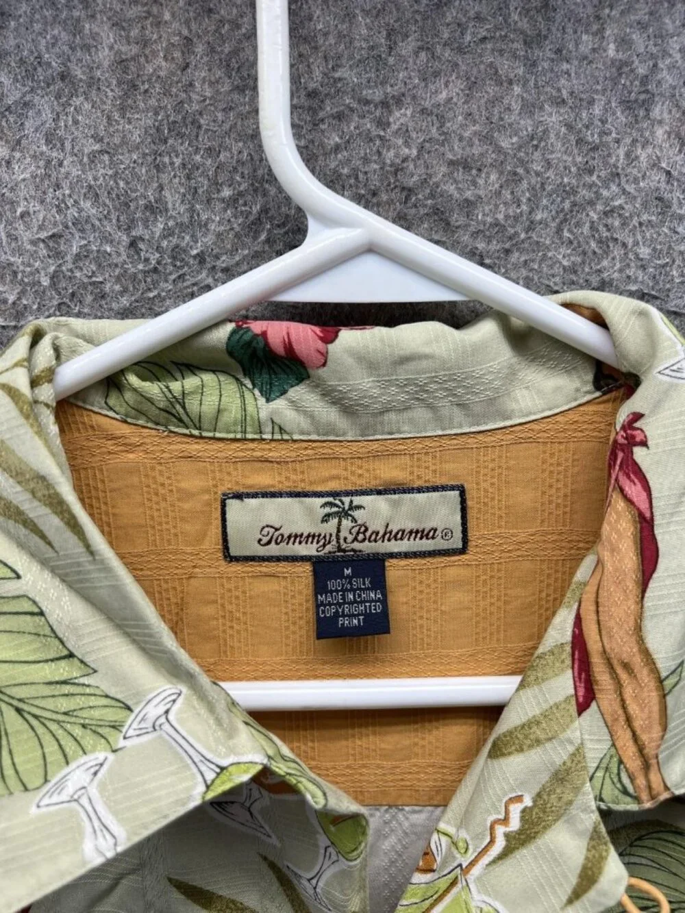 Tommy Bahama Shirt Men Medium Green Silk Hawaiian Pin Up Tropical Camp Print